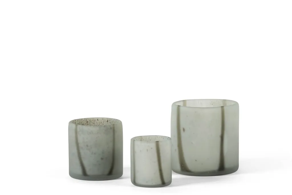 Vase_multi_lines_green_matt_AlleMaten_sfeer01.webp