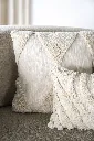Wabi_kussen_45x45cm_OffWhite_sfeer2_220183.webp