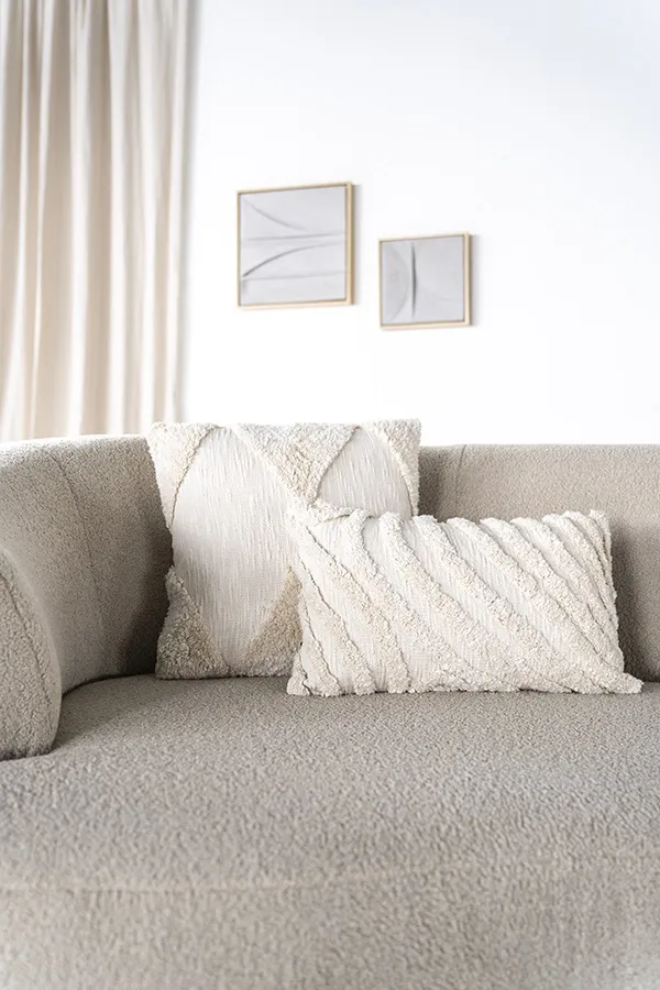 Wabi_kussen_45x45cm_OffWhite_sfeer1_220183.webp