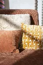 Sirun_kussen_40x60cm_terracotta_sfeer2_240051.webp