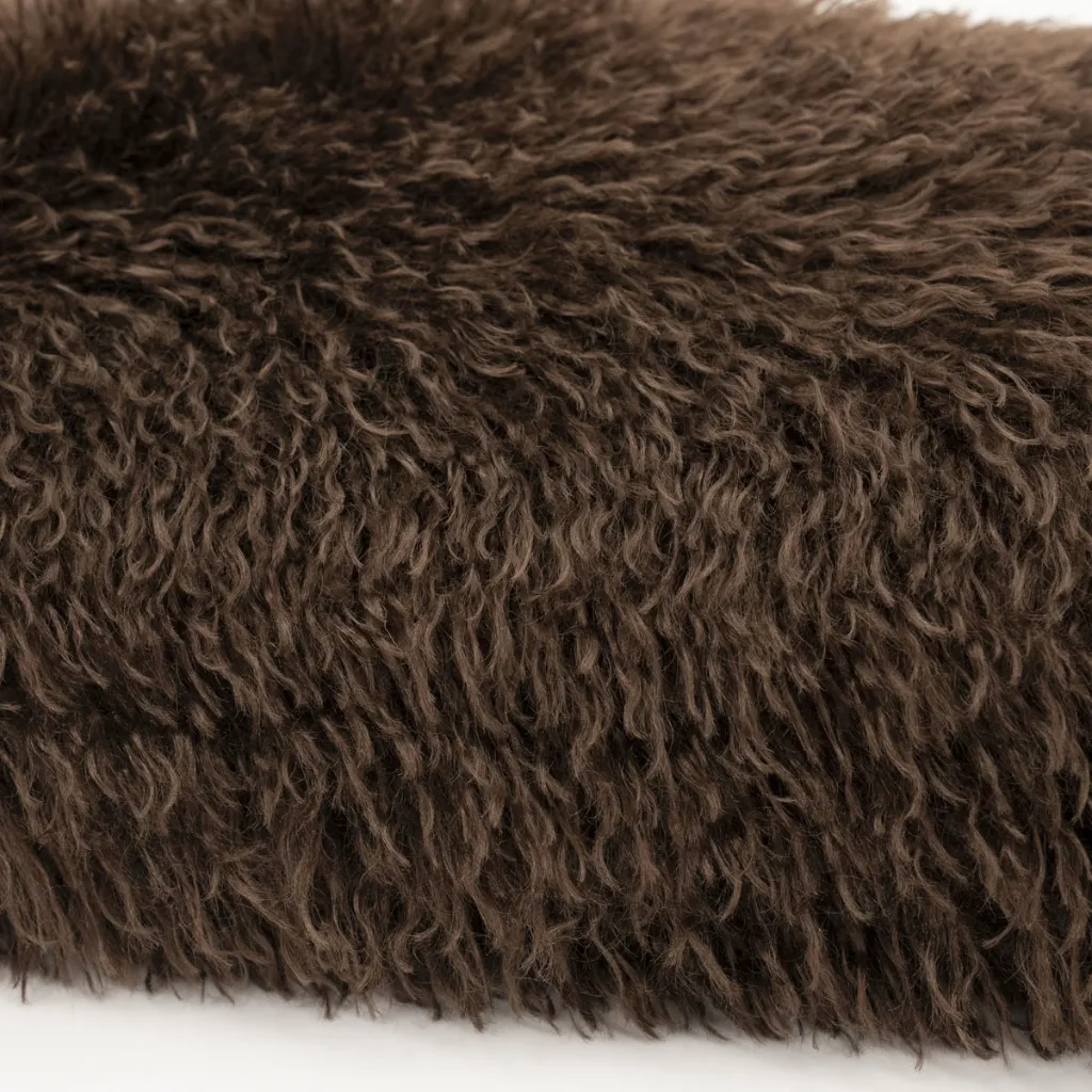 Doodly_kussen_50x50cm_DarkBrown_detail1_250236.webp