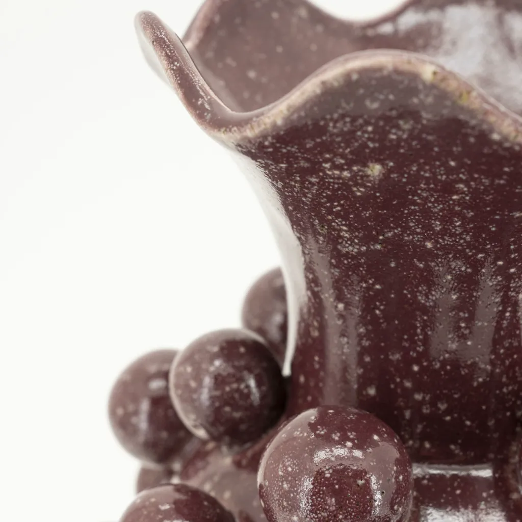 Viro_burgundy_detail2_240215.webp