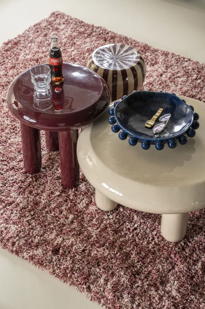 Balloon_SideTable_burgundy_sfeer3_250088.webp